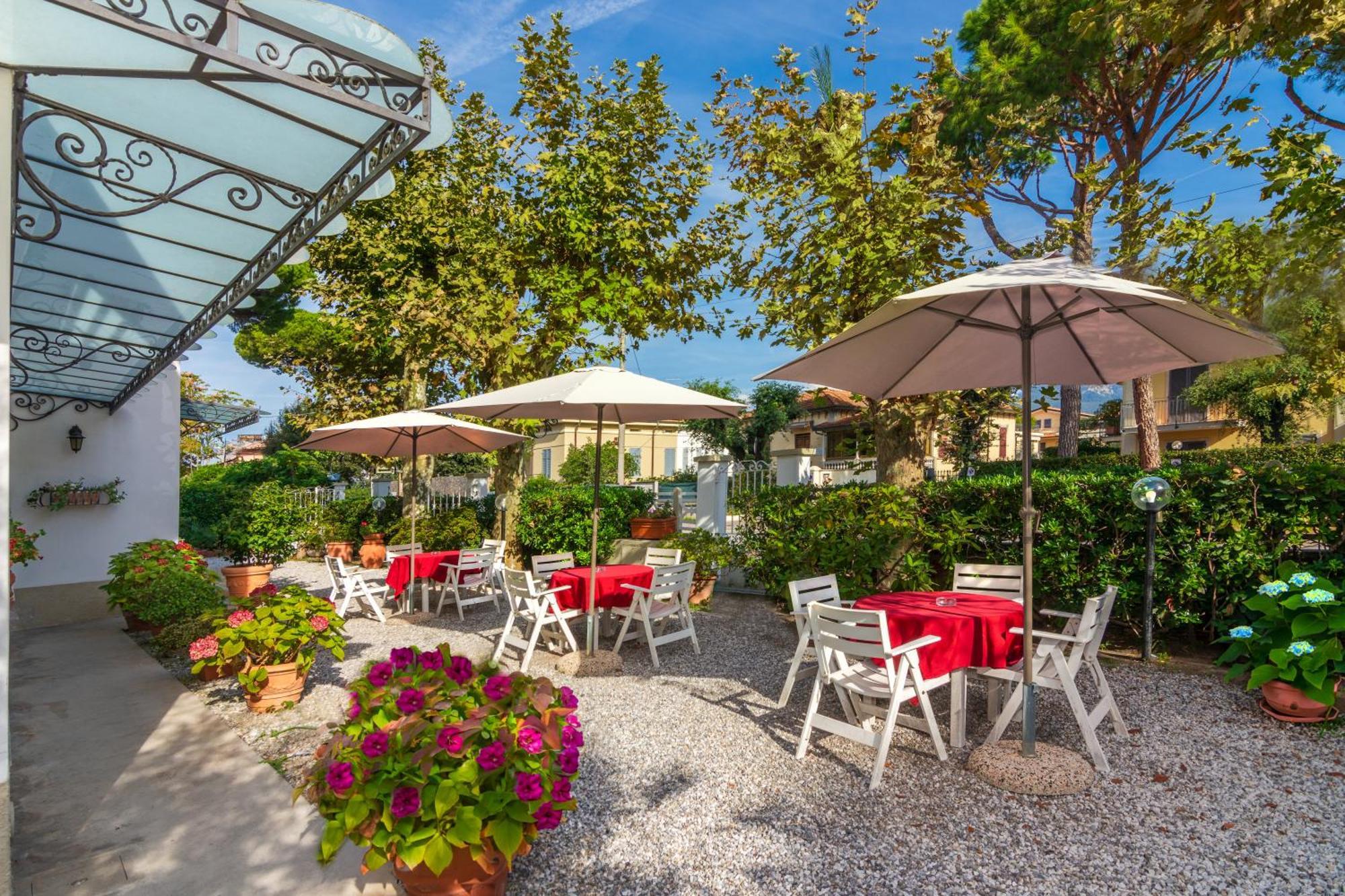 Hotel Eura Marina di Massa Esterno foto
