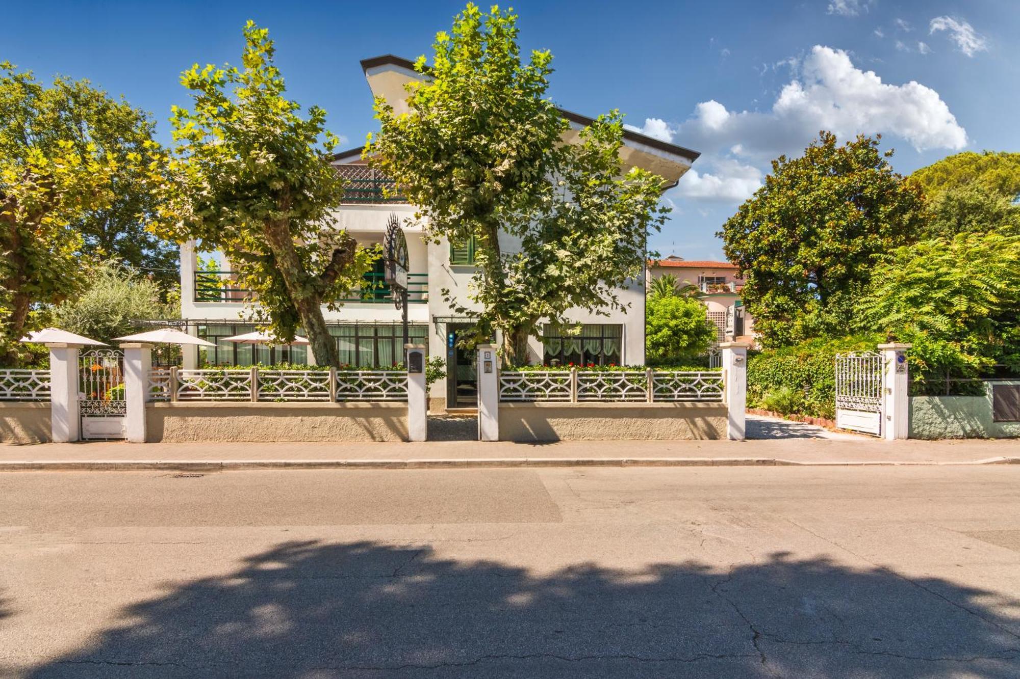 Hotel Eura Marina di Massa Esterno foto