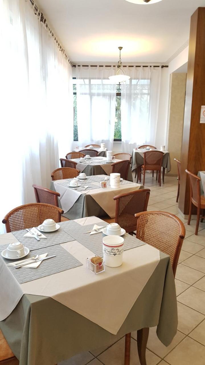 Hotel Eura Marina di Massa Esterno foto